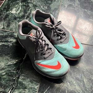 Woman’s 7 Nike running fit sole sneakers very good condition